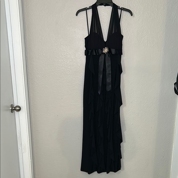Betsy & Adam Dresses & Skirts - Elegant Black Halter Backless Gown
